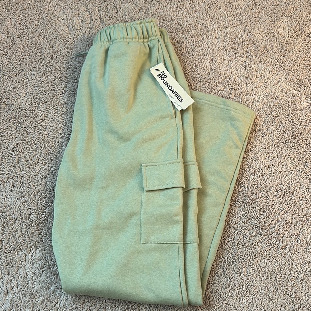 No Boundaries Green Cargo Pants